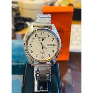 Vintage Mens Pulsar Silver Daydate Quartz Watch Y563-8449 | NEW BATTERY 36MM